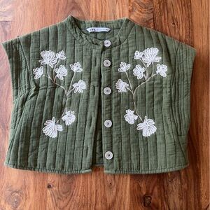 ZARA WOMENS GREEN VEST SIZE SMALL